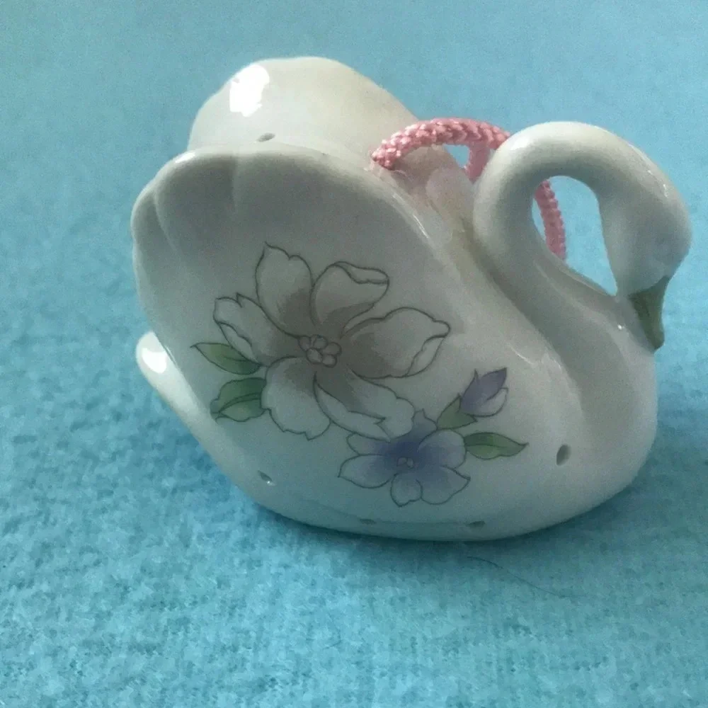 POMANDER Porcelain scented swan vintage 1986 NEW IN BOX 3” X 3”
